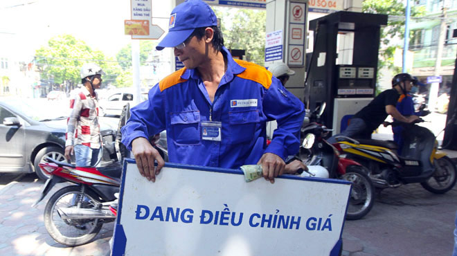 Bộ Tài chính giảm thuế nhập khẩu xăng dầu