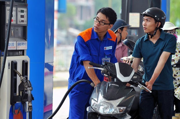 “Thuế chiếm phân nửa giá xăng dầu”: Thứ trưởng Tài chính phản bác gay gắt